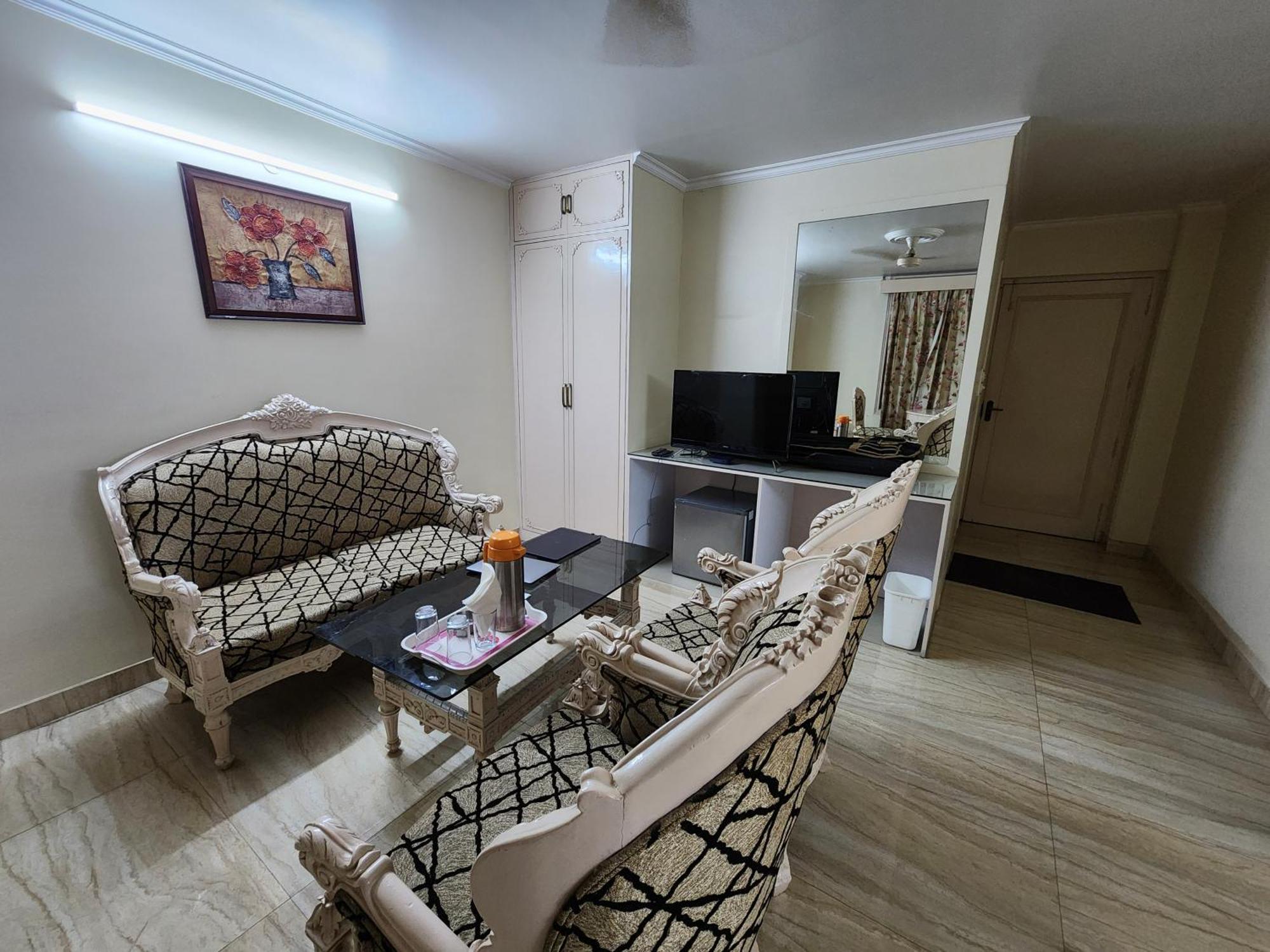 Hotel Mayur Deluxe Mirát Kültér fotó