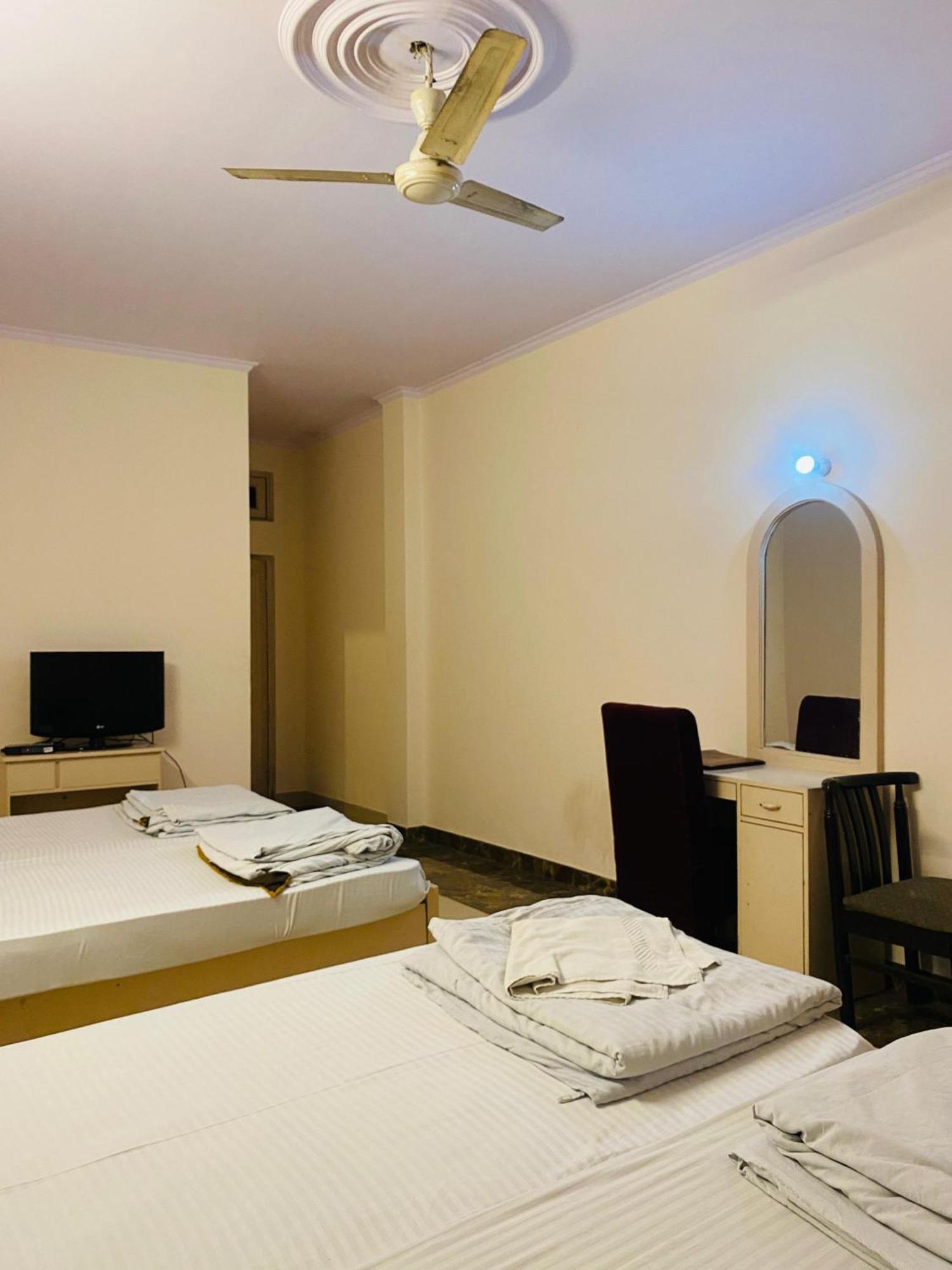 Hotel Mayur Deluxe Mirát Kültér fotó